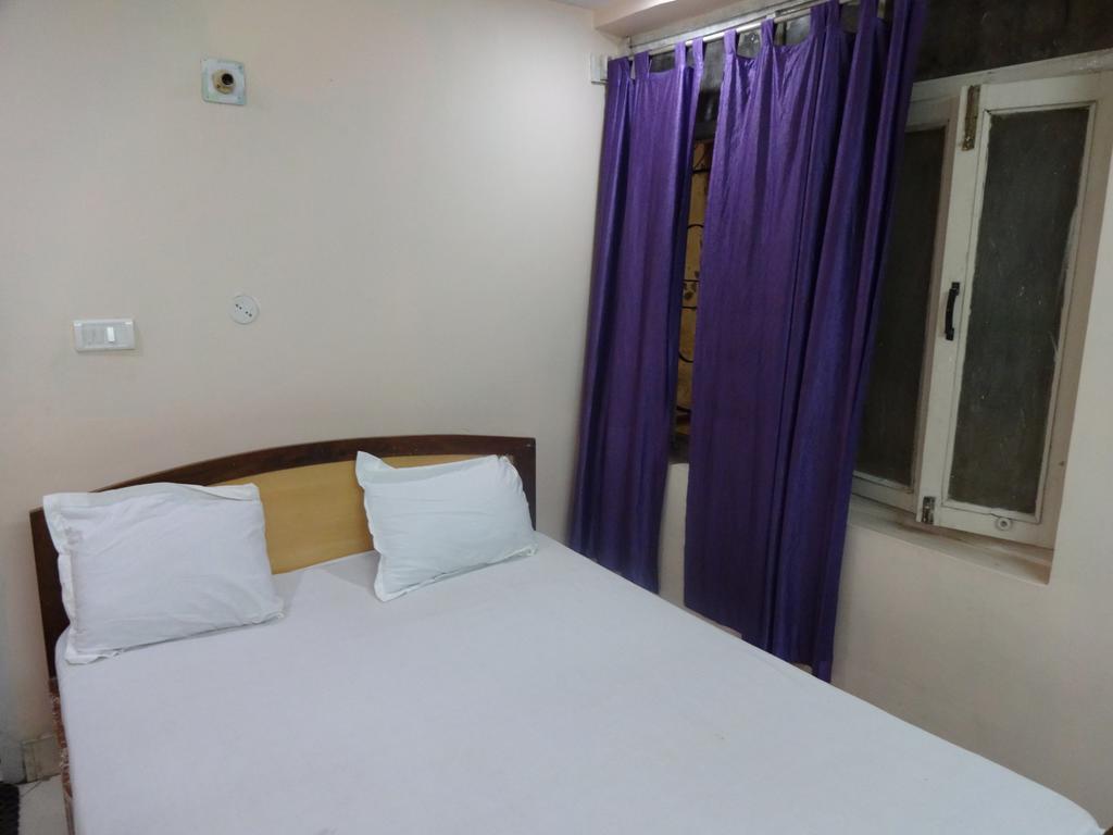 Ajatsatru Hotel Gaya Phòng bức ảnh