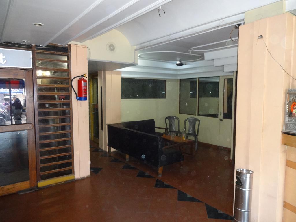Ajatsatru Hotel Gaya Ngoại thất bức ảnh